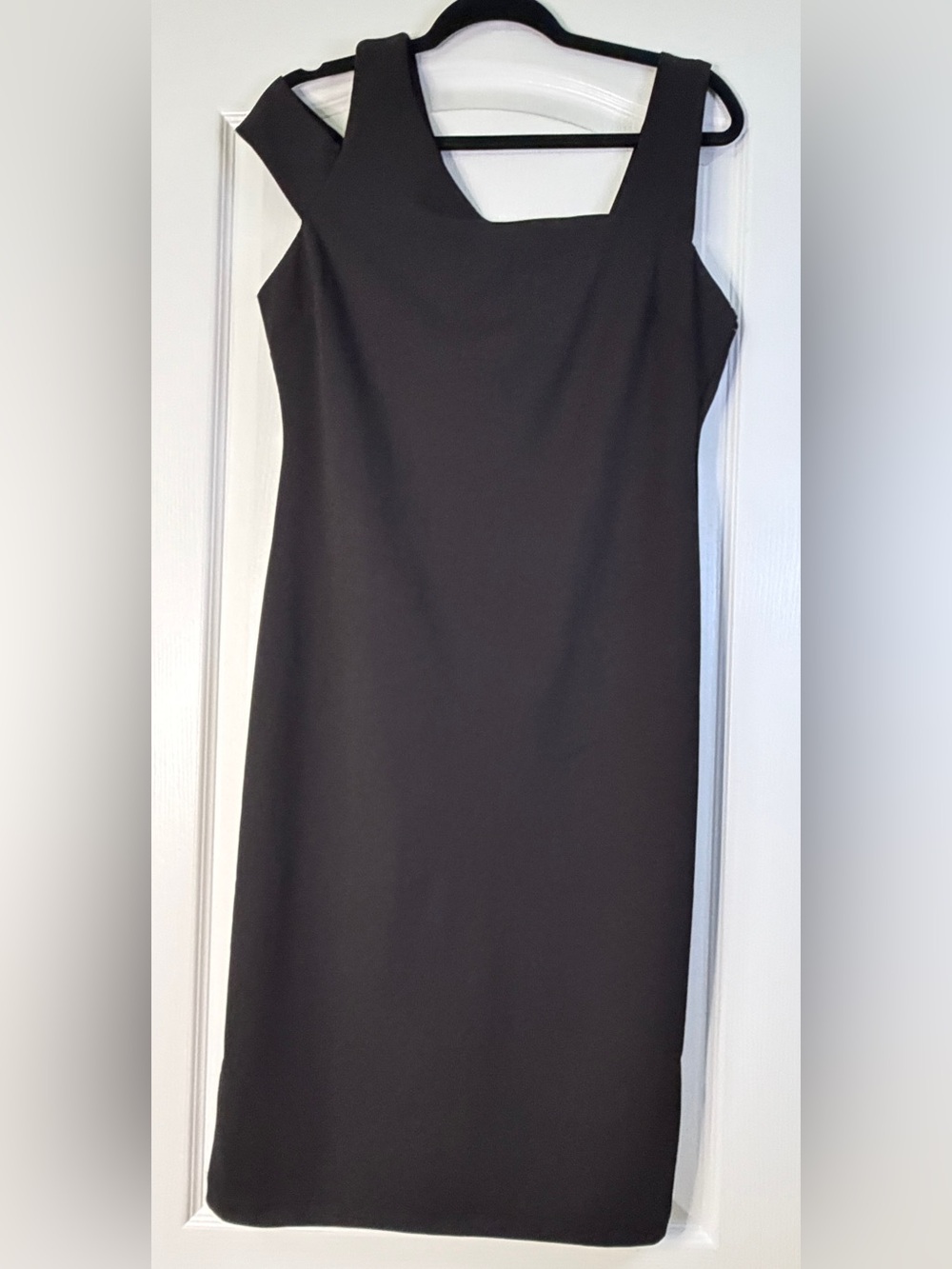 Premier Amour Black Sheath Dress Size 12 Sleeveless Gold Back Zipper Stretch